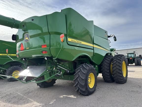Image of John Deere S780 equipment image 1