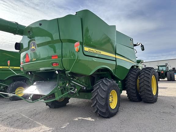 Image of John Deere S780 equipment image 1