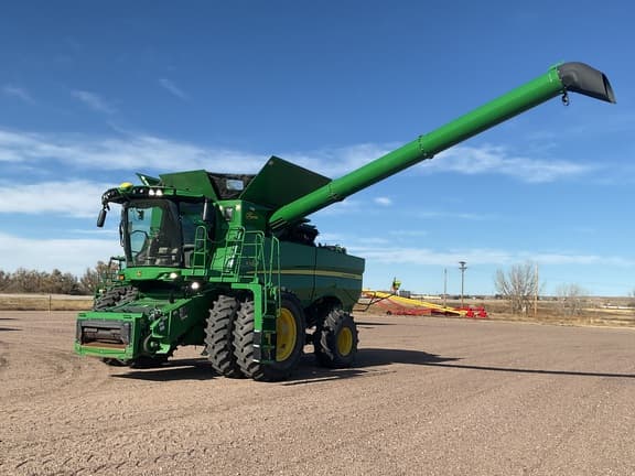 Image of John Deere S780 equipment image 4