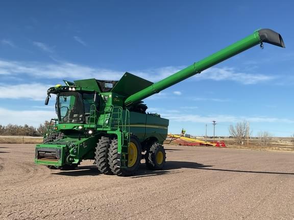 Image of John Deere S780 equipment image 4