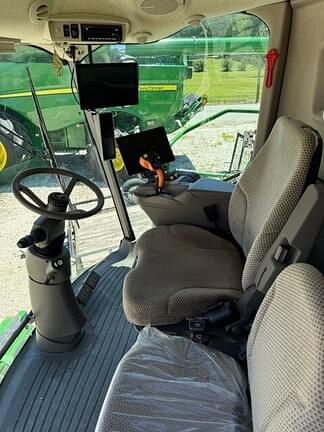 Image of John Deere S780 equipment image 4