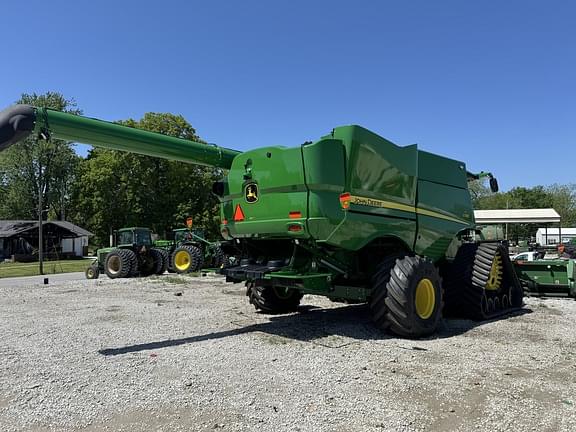 Image of John Deere S780 equipment image 1