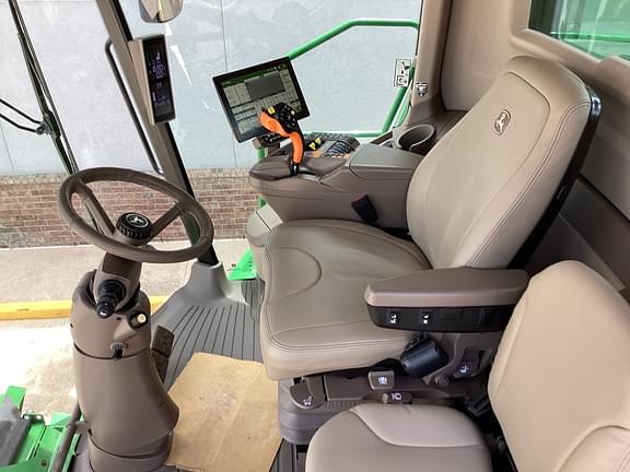 Image of John Deere S780 equipment image 4