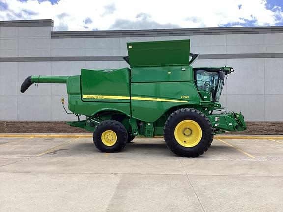Image of John Deere S780 equipment image 1