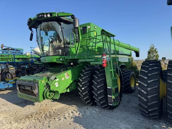 Image of John Deere S780 equipment image 1