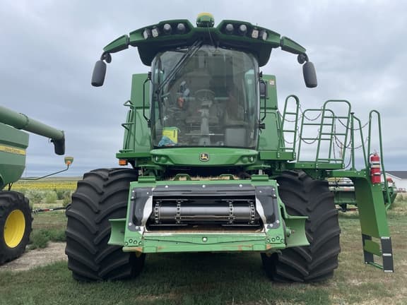 Image of John Deere S780 equipment image 2