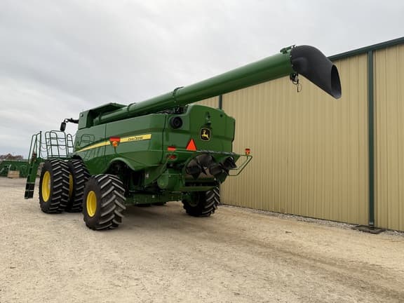 Image of John Deere S780 equipment image 1