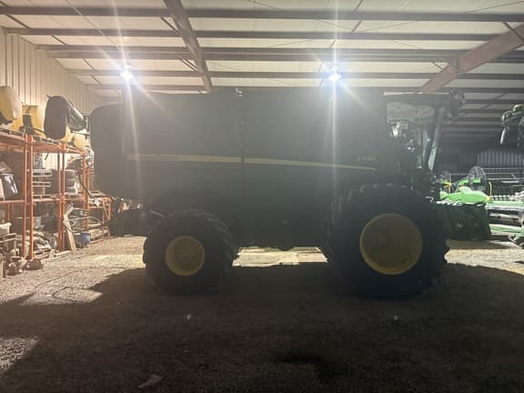Image of John Deere S780 equipment image 1