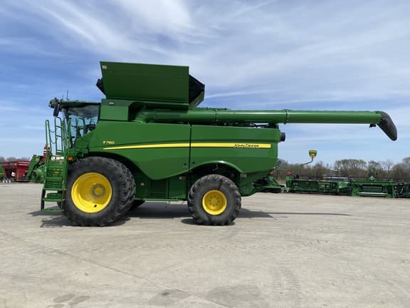 Image of John Deere S780 equipment image 2