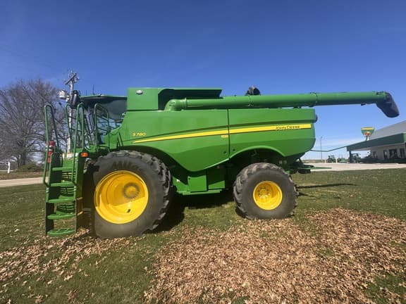 Image of John Deere S780 equipment image 1