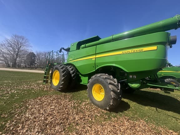 Image of John Deere S780 equipment image 2