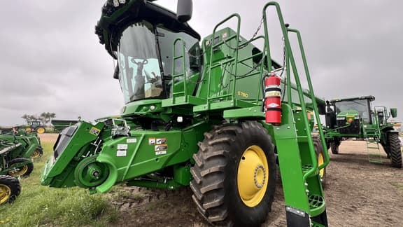 Image of John Deere S780 equipment image 2
