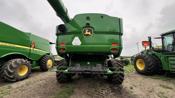 Image of John Deere S780 equipment image 4