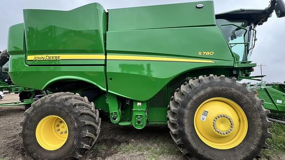 Image of John Deere S780 equipment image 1