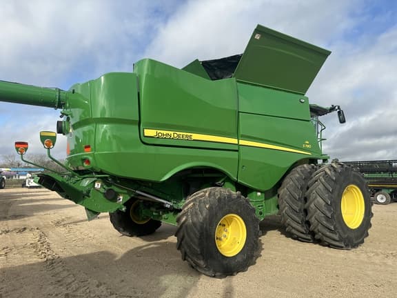 Image of John Deere S780 equipment image 2