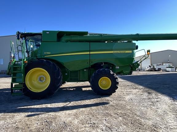 Image of John Deere S780 equipment image 1