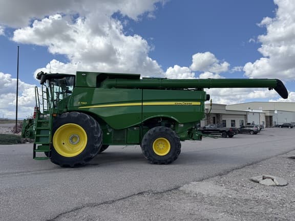 Image of John Deere S780 equipment image 1