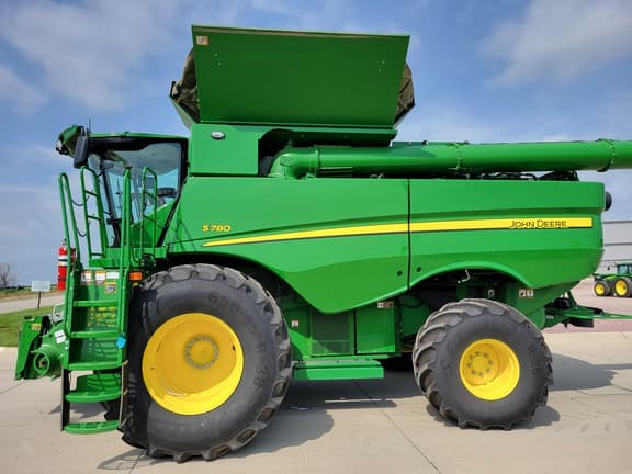 Image of John Deere S780 equipment image 1