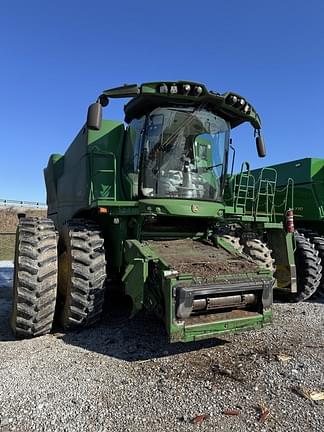 Image of John Deere S780 Image 1