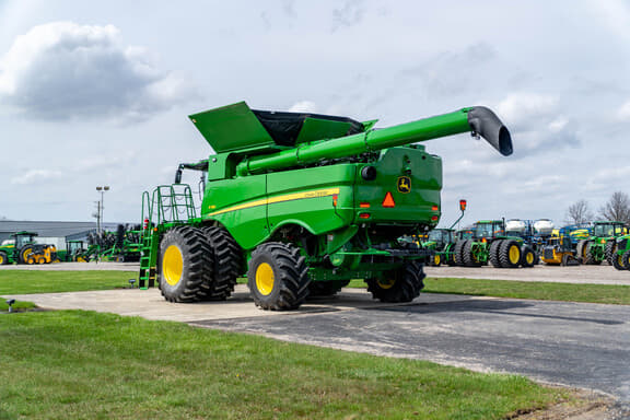 Image of John Deere S780 equipment image 2