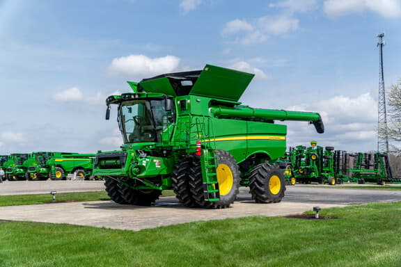 Image of John Deere S780 Primary image