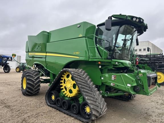 Image of John Deere S780 equipment image 1
