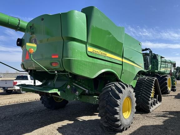 Image of John Deere S780 equipment image 4
