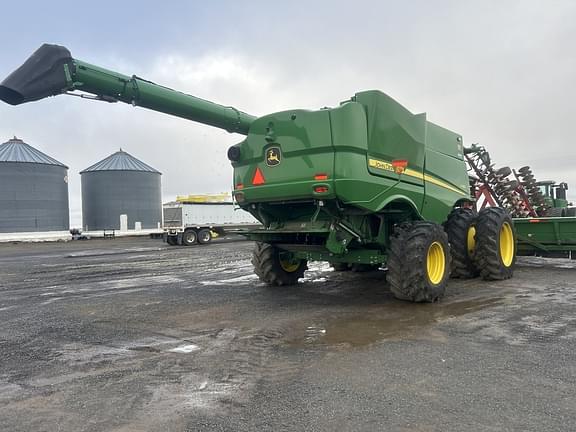 Image of John Deere S780 equipment image 2