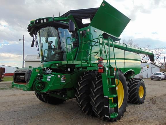 Image of John Deere S780 equipment image 1