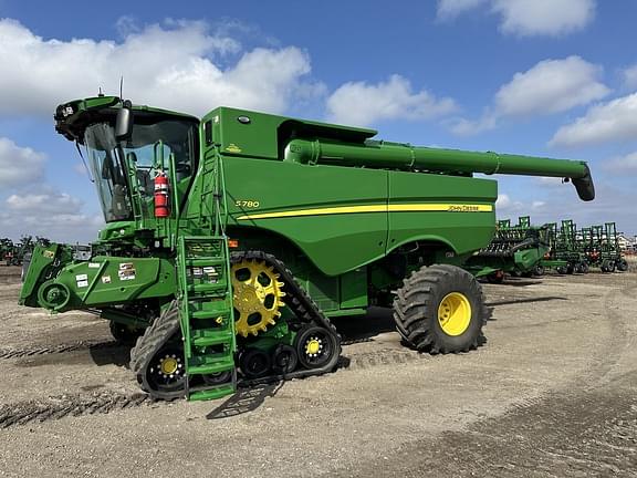 Image of John Deere S780 equipment image 2