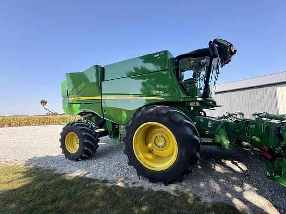 Image of John Deere S780 Image 0