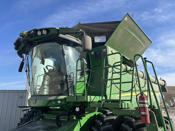Image of John Deere S780 equipment image 2