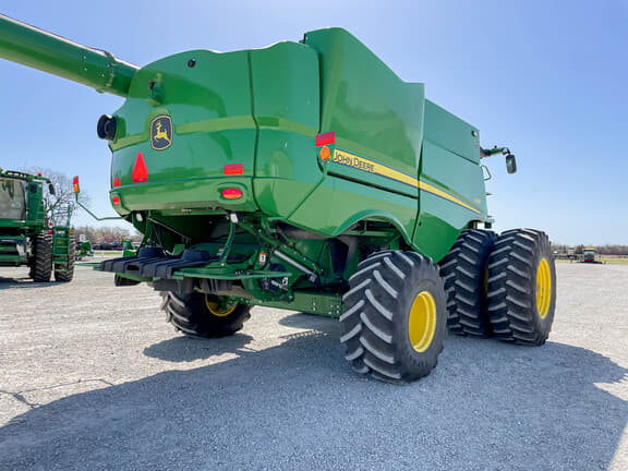 Image of John Deere S780 equipment image 4