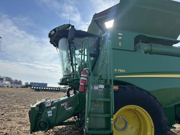 Image of John Deere S780 equipment image 2