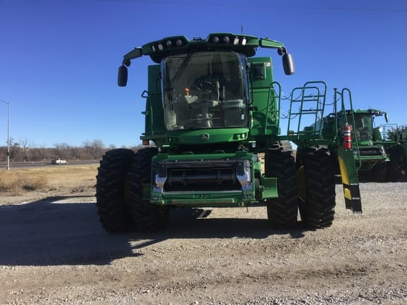 Image of John Deere S780 equipment image 1