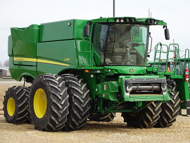 Image of John Deere S780 equipment image 1