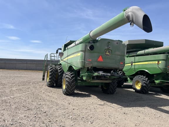 Image of John Deere S780 equipment image 2