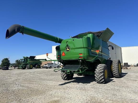 Image of John Deere S780 equipment image 2