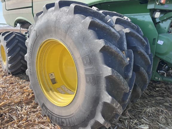 Image of John Deere S780 equipment image 1