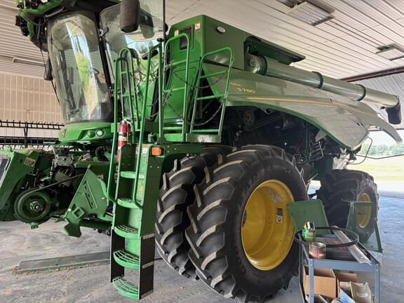 Image of John Deere S780 equipment image 2