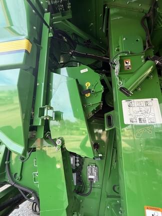 Image of John Deere S780 equipment image 4