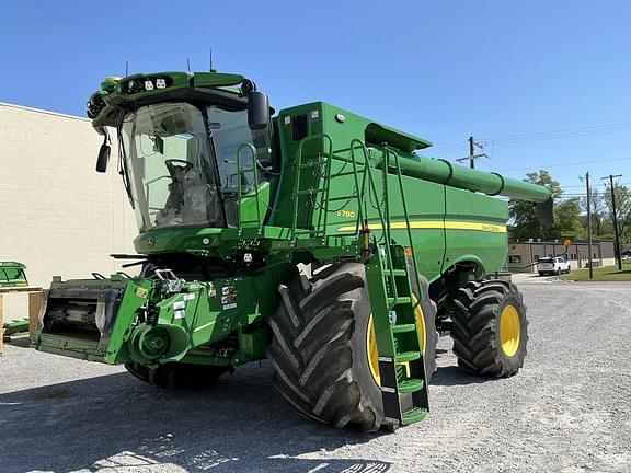 Image of John Deere S780 equipment image 1