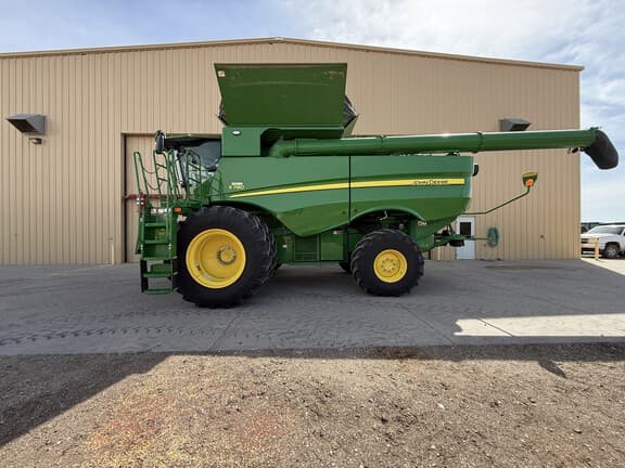 Image of John Deere S780 equipment image 4