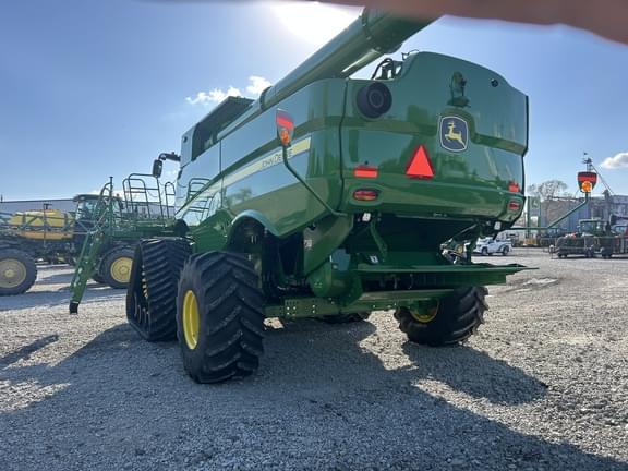 Image of John Deere S780 equipment image 4