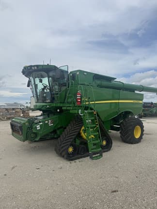 Image of John Deere S780 equipment image 1