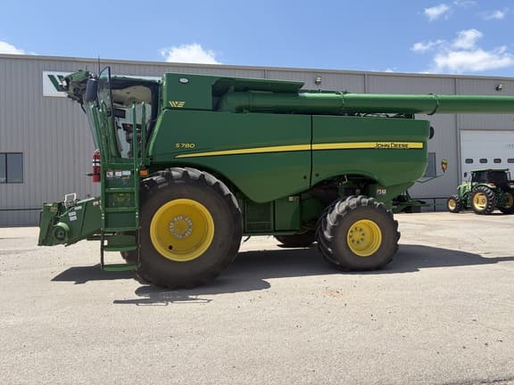 Image of John Deere S780 equipment image 1