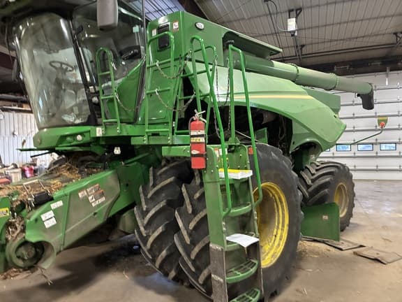 Image of John Deere S780 Image 1