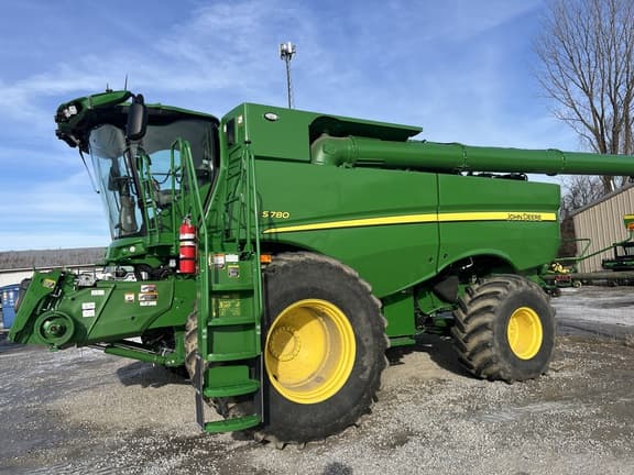 Image of John Deere S780 equipment image 1