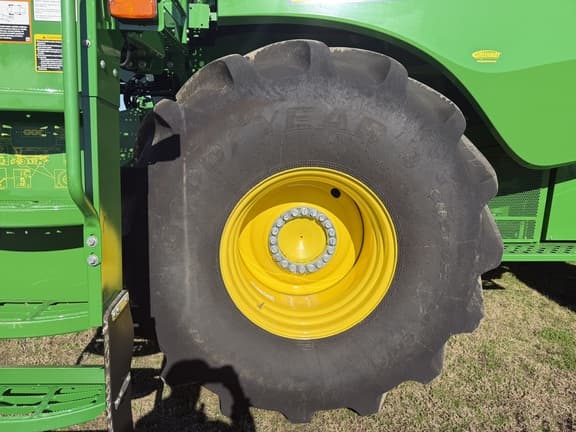 Image of John Deere S780 equipment image 1