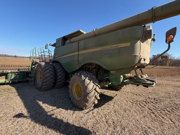 Image of John Deere S780 equipment image 2